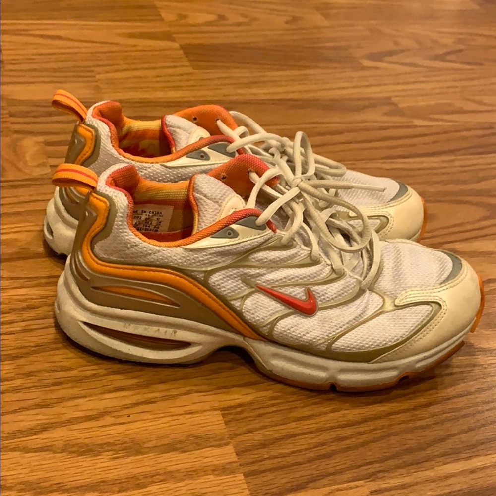 NIKE AIR MAX